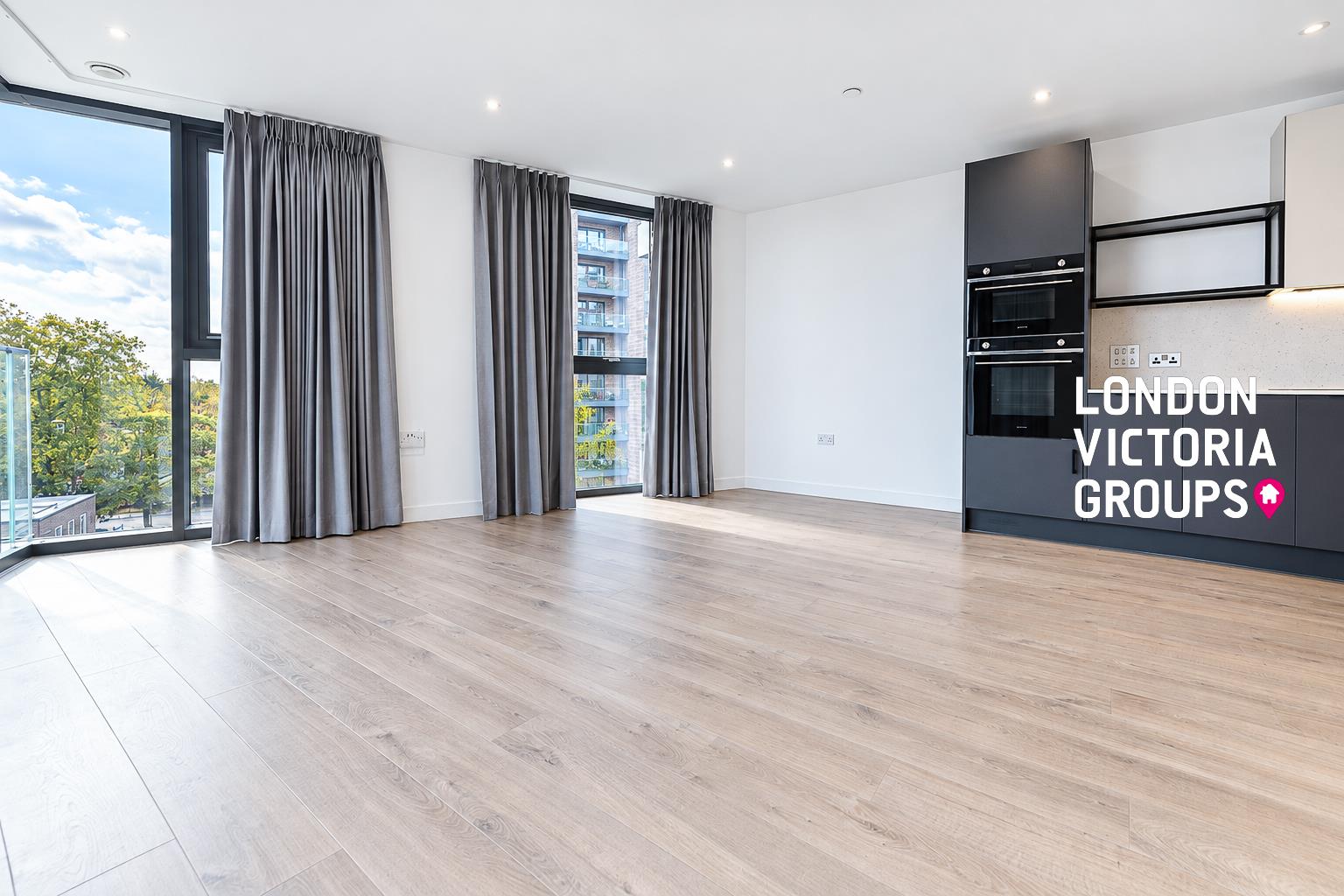 2 bed property in Willowbrook House, London